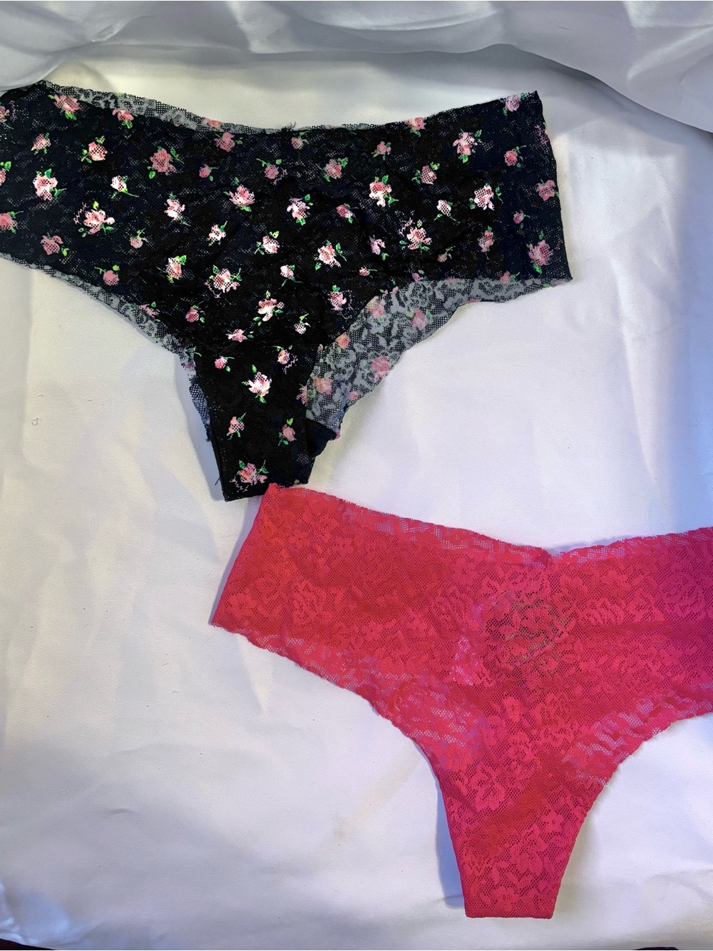 NWT Victoria’s Secret PINK 2 Pack Lacey Panties Black, Red Size Small